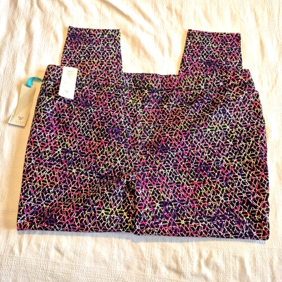 Livi Active women's size 3X or 26/28 black with V logo multi bright colors NWT - Picture 6 of 7